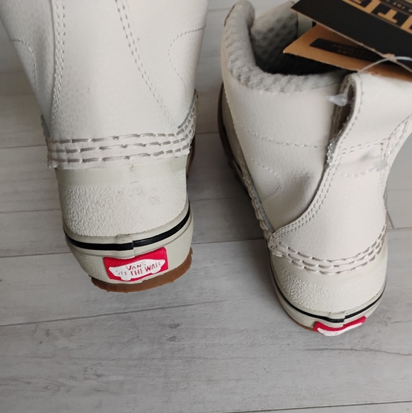 VANS NEW Standard Mid Snow MTE Boots Vintage White - Picture 9 of 11